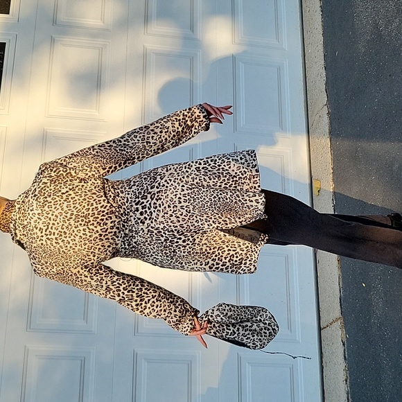 NWOT Leopard Print Trenchcoat! BONUS Carry-case or clutch purse! M - Picture 10 of 17